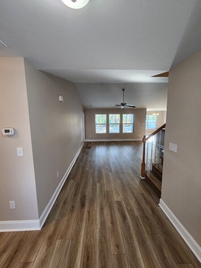 Building Photo - 223 Leadoff Dr