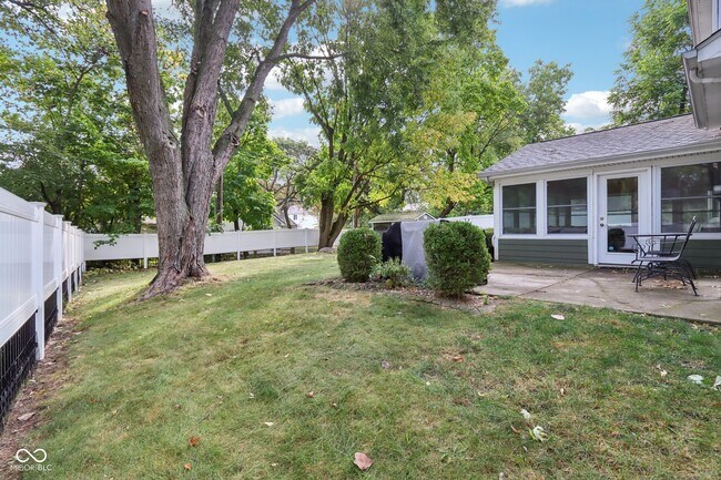 Building Photo - 521 Thornberry Dr