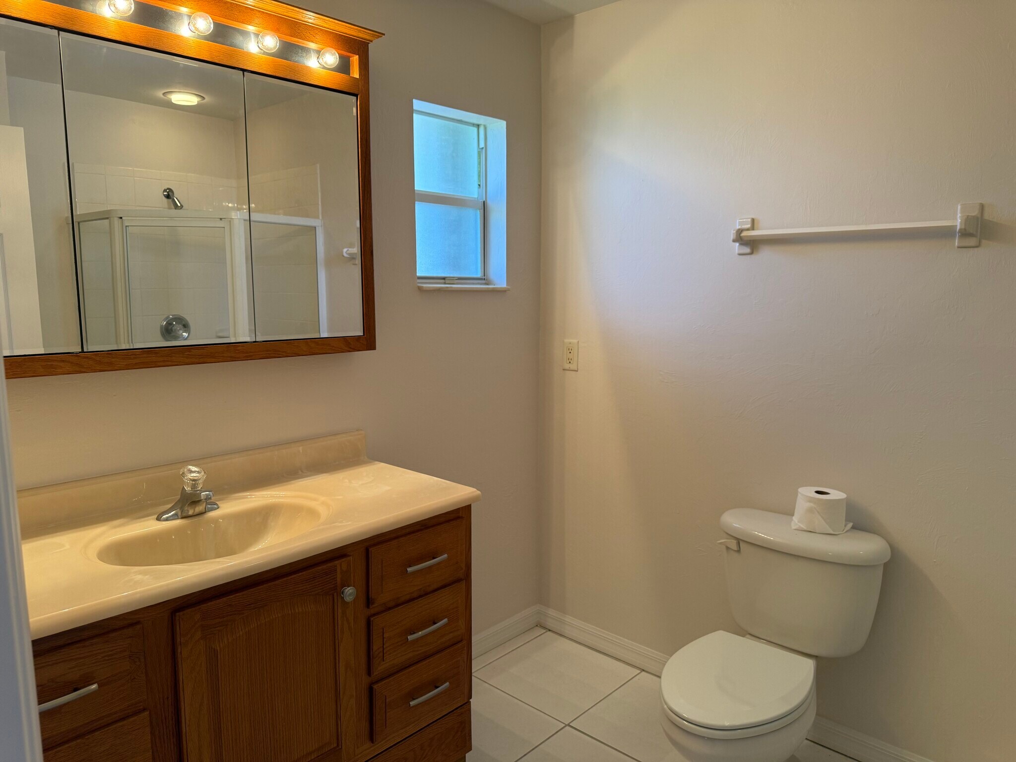 Building Photo - 1144 SE 32nd Ter