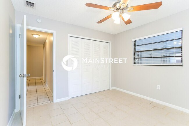 Building Photo - 4 Bedroom Pet-Friendly Home in Kissimmee, ...