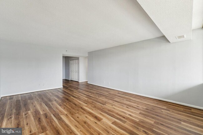 Building Photo - 3713 S George Mason Dr