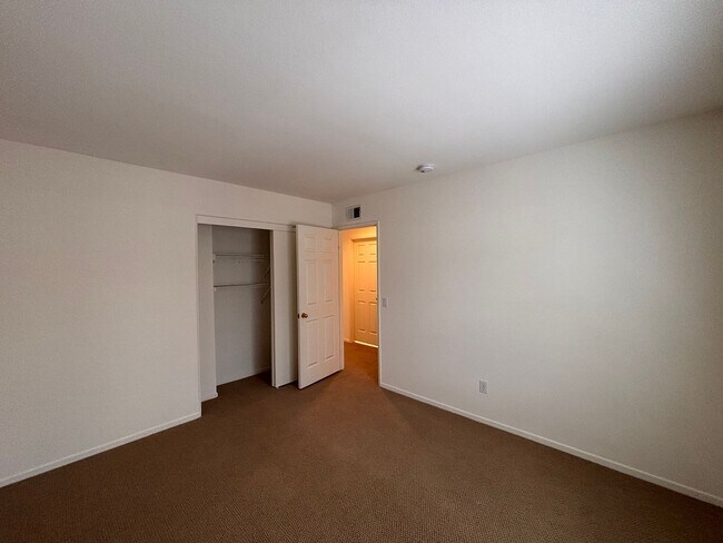 Building Photo - Great 4B/2.5BA House in Gate Community in ...