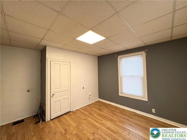 Building Photo - 527 Bradley St