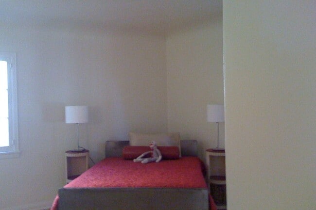 Generous Master Bedroom - 9135 Gibson St