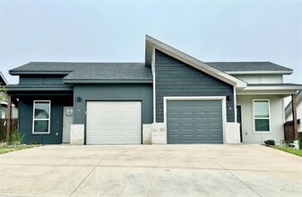 Building Photo - 2321 Ocean Ave