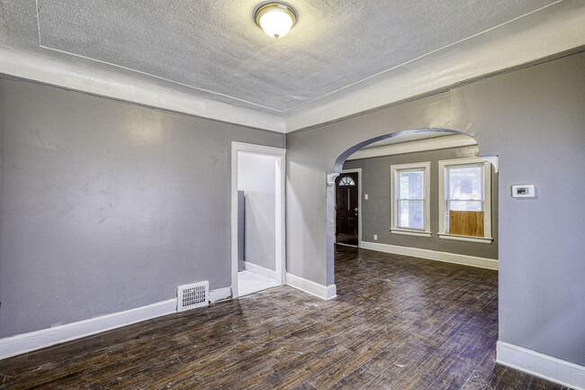 Building Photo - 3287 Tyler St