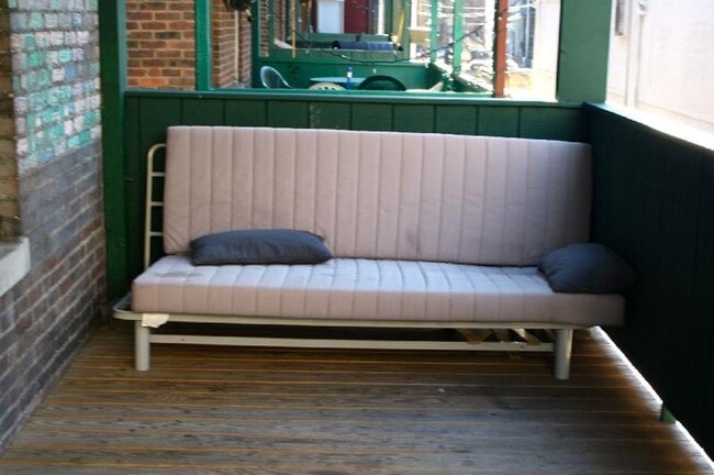 Building Photo - Amazing 4 Bedroom Apartment available 9/1/26