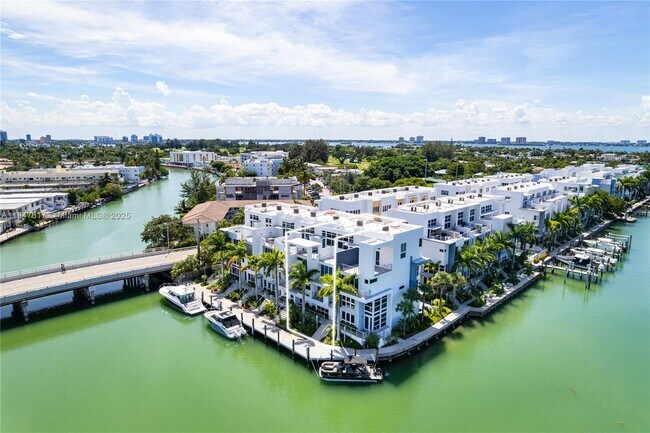 Building Photo - 31 N Shore Dr