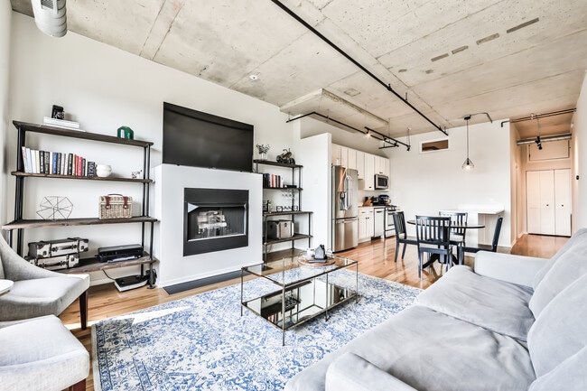 Building Photo - 6 S Laflin St