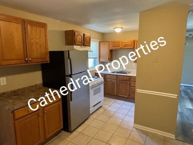 Building Photo - Charming Single Family House