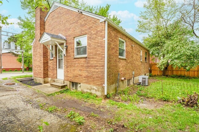 Building Photo - Charming 2-Bedroom Home in Dayton's Belmont Neighborhood