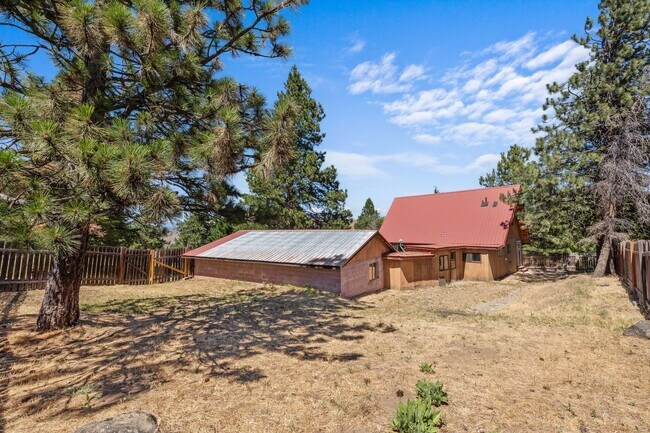 Building Photo - 250 Morrison Canyon Ln