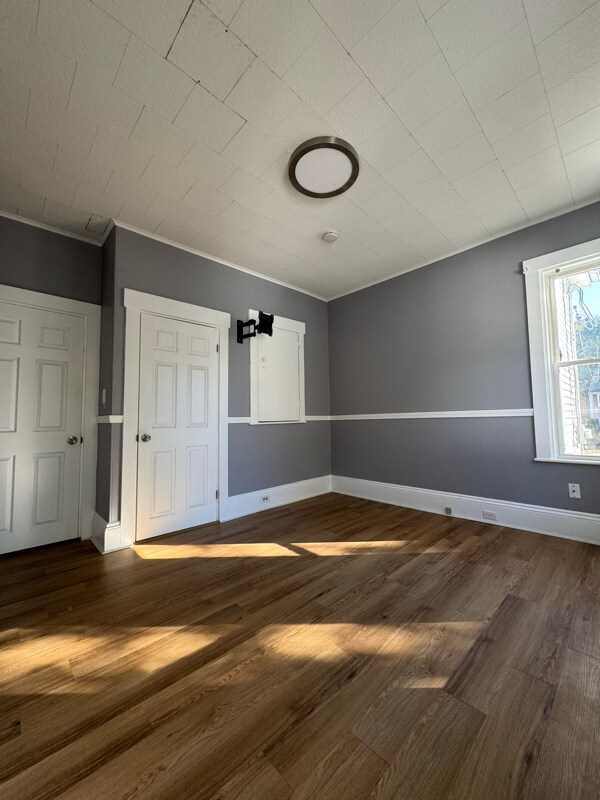 Building Photo - 1104 Pleasant St