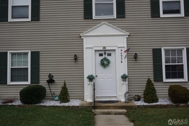 Building Photo - 493 Somerset Ln