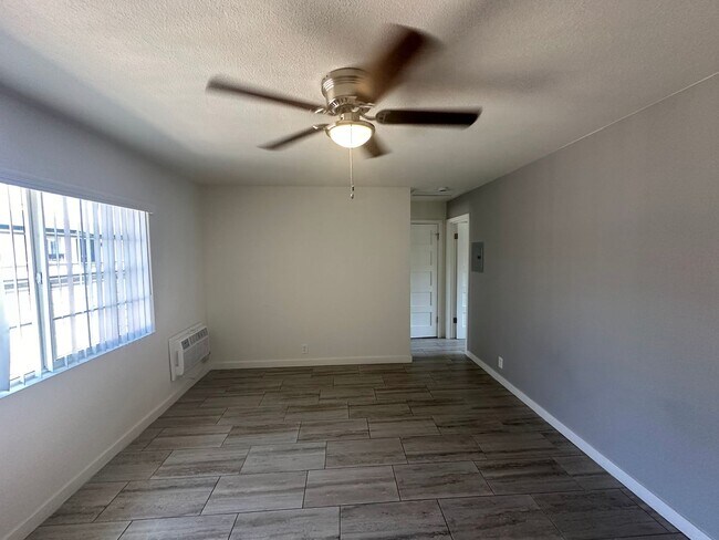 Building Photo - Newly Remodeled 1 Bedroom