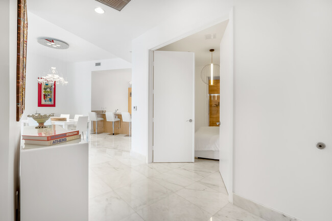 Elegant Private Entry - 15901 Collins Ave