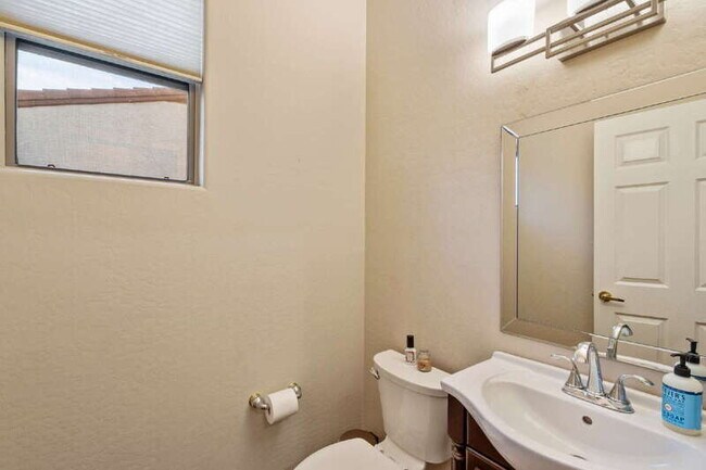 Building Photo - 16418 W Desert Lily Dr