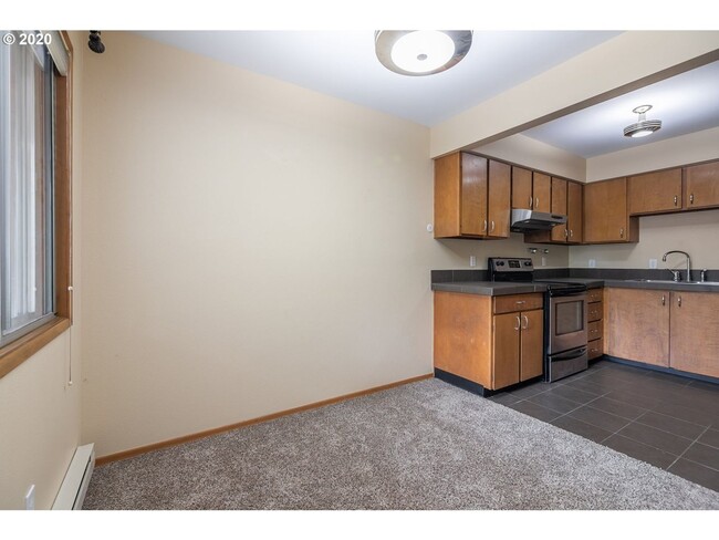 Building Photo - Great Condo in NE Portland - Irvington!