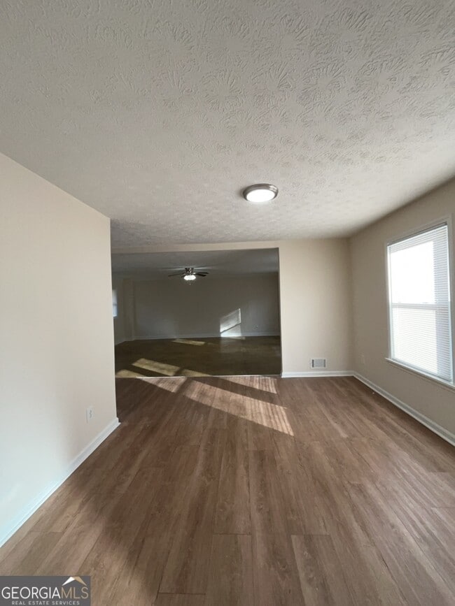 Building Photo - 463 Rock Meadow Dr