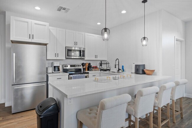 Building Photo - 3757 E Van Buren St