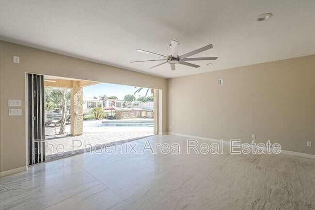 Building Photo - 3761 S Hawthorn Dr