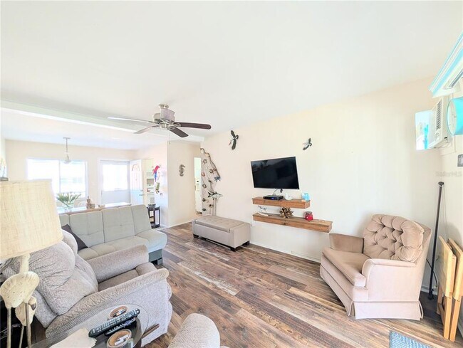 Building Photo - 2328 Canal Dr