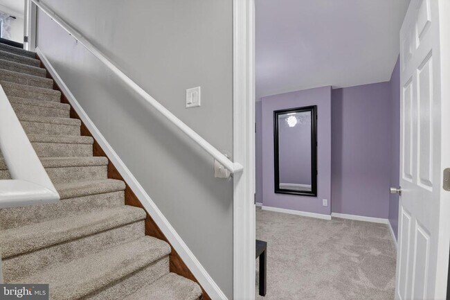 Building Photo - 10 Nelson Rd