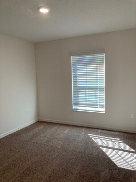 Building Photo - 11 Ripcord Ln