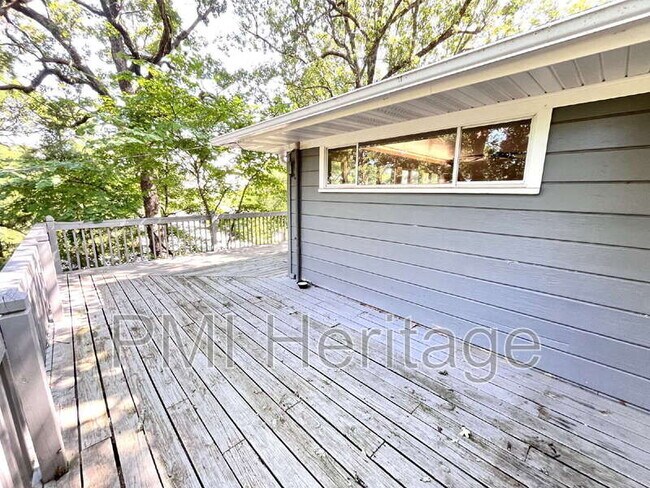 Building Photo - 1139 N Sunset Dr