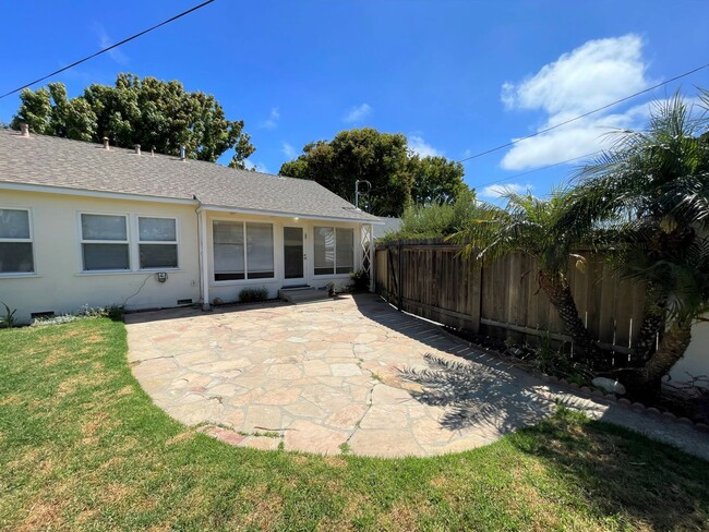 Building Photo - Upgraded Midtown Home with Beautiful Wood ...