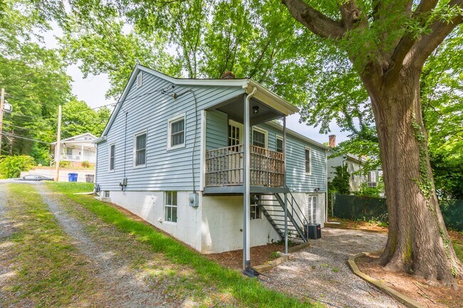 Building Photo - 317 Crafton St