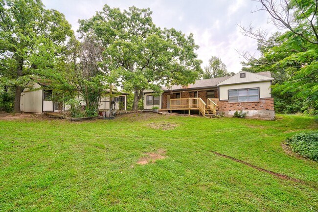 Building Photo - 11701 Jeffery Rd