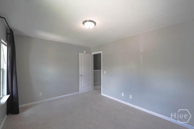 Building Photo - 24 Daylily Ct