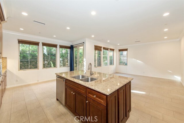 Building Photo - 83 Bianco