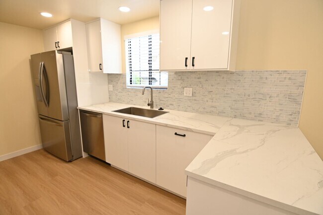 Building Photo - 347 W Rincon Ave