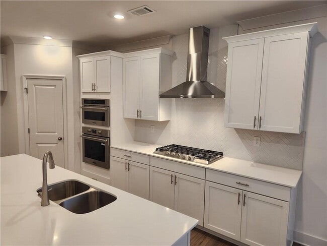 Building Photo - 301 Fraley Dr