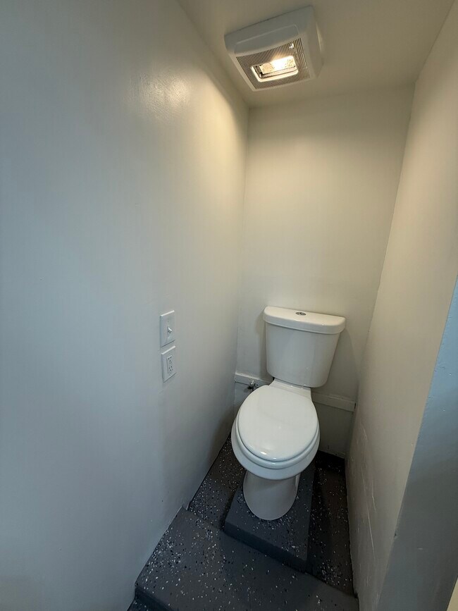 Building Photo - 310 W Princeton Ave