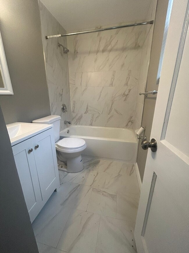 Building Photo - 2735 Bookert Dr