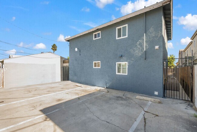 Building Photo - 4082-4084 Chamoune