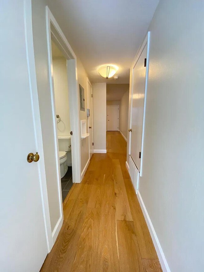 Building Photo - 1491 Chestnut St