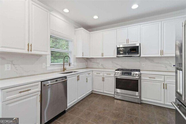 Building Photo - 1711 Summit Glen Ln NE