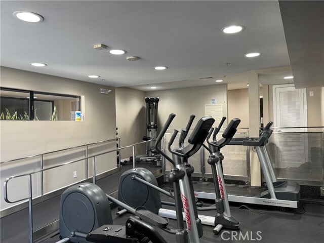 Building Photo - 7320 Hawthorn Ave