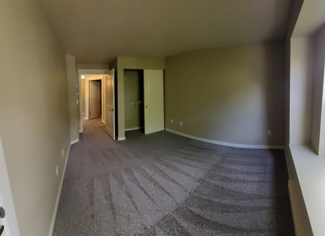 Building Photo - 1Bd/1Ba Kenmore Condo