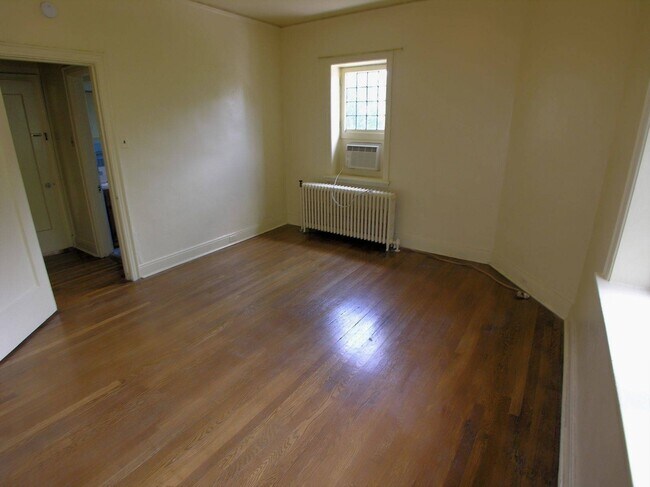 Bedroom - The Schenley Arms