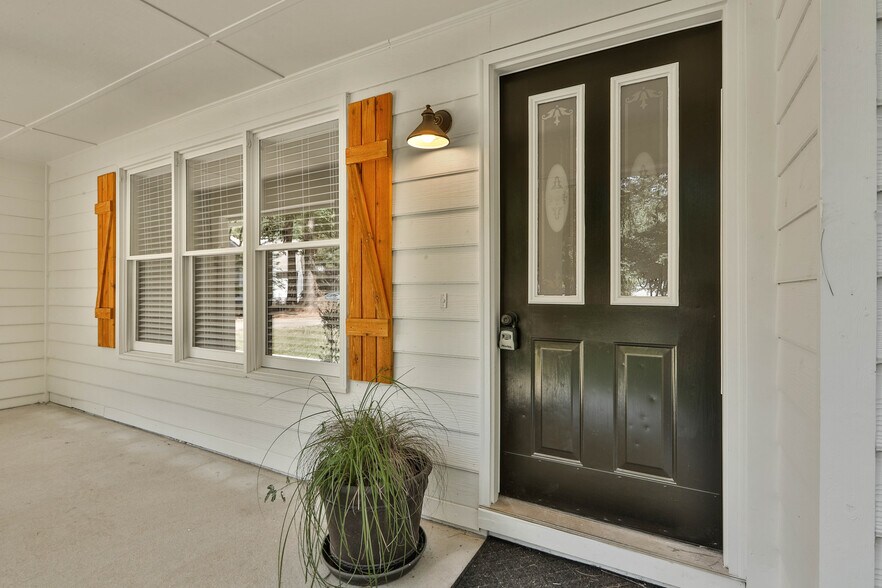 Building Photo - 37 Seven Pines Cir