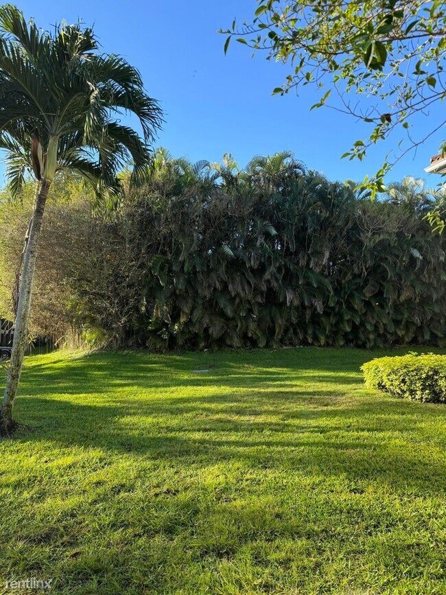 Building Photo - 3 br, 2 bath House - 5438 Verona Dr Apt I