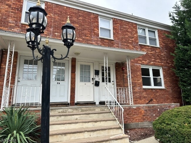 Building Photo - 1 Oak Grove Rd