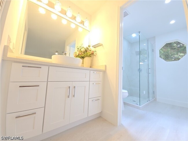 Building Photo - 687 Grove Dr