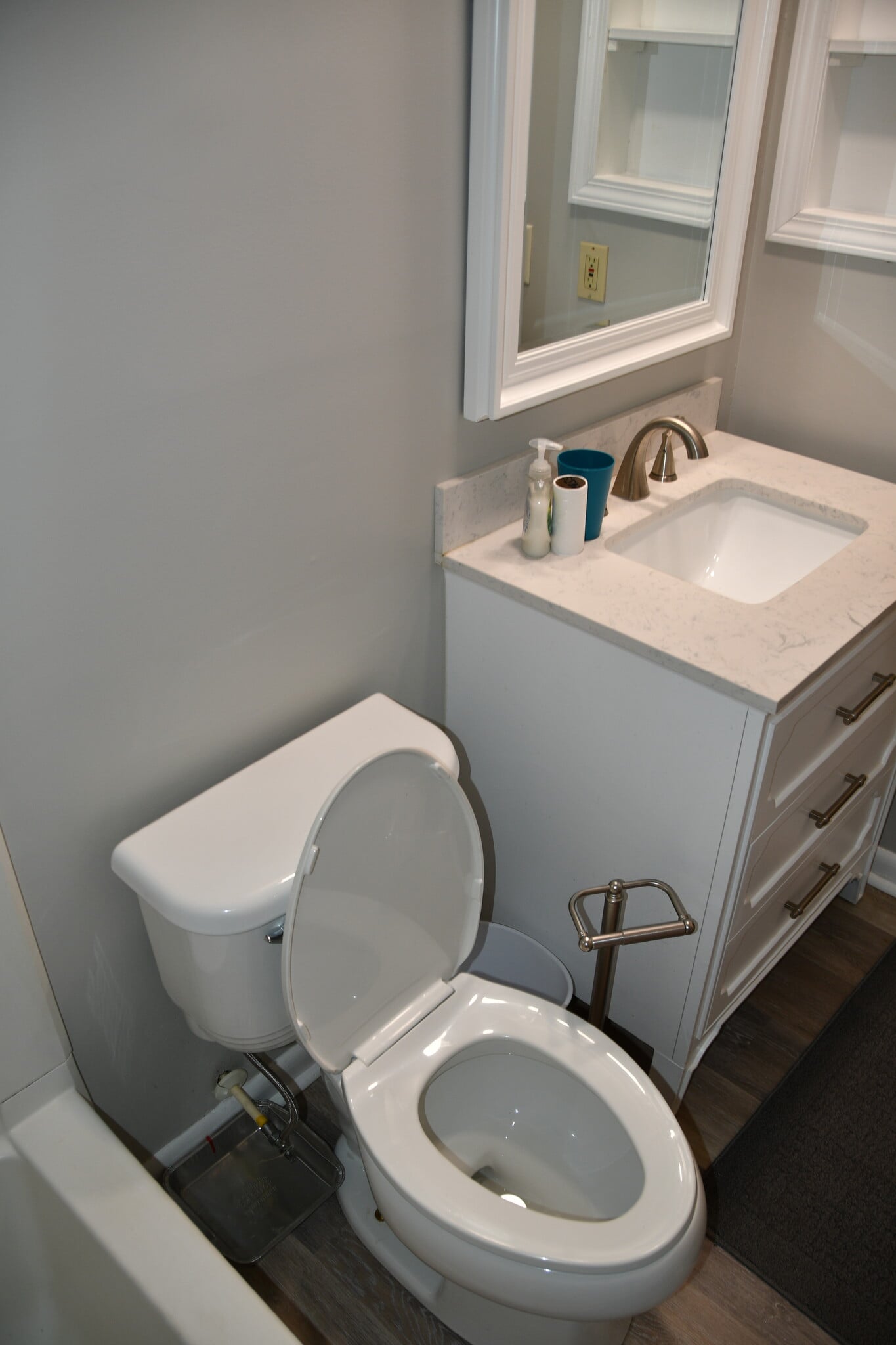 Bathroom & lavatory - 220 Elm St