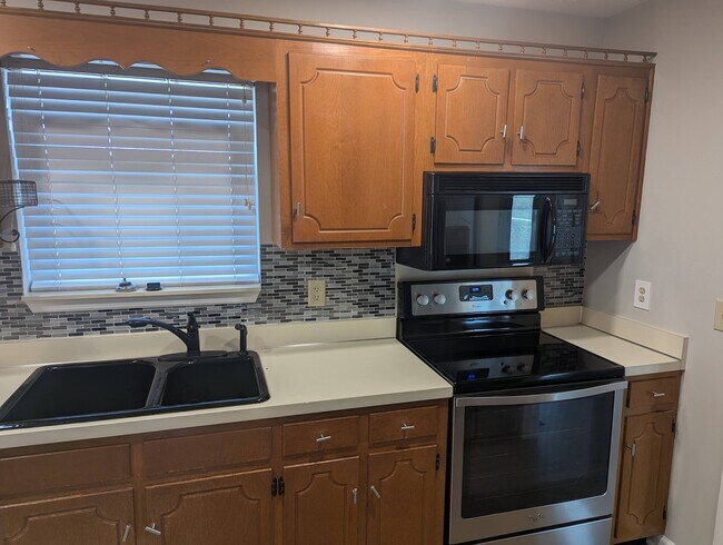 Building Photo - 1403 Cedardale Ct